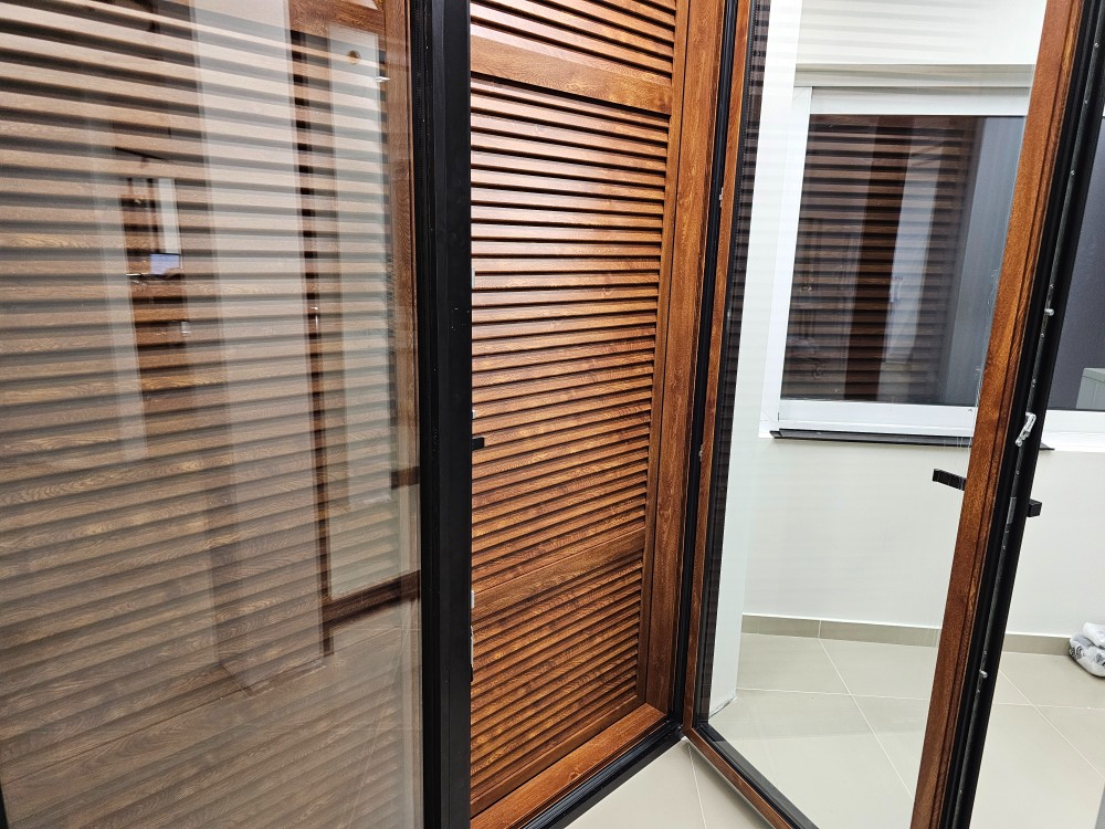 Δίχρωμα κουφώματα αλουμινίου