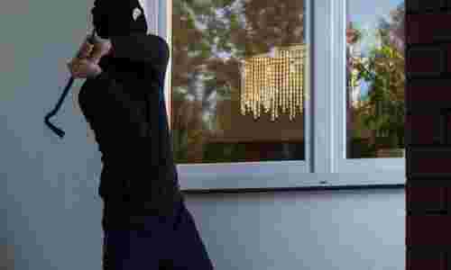 Ποια εξώφυλλα είναι πιο ασφαλή τα ρολά ή τα πατζούρια , τα επικαθήμενα ή τα εξωτερικά ρολά ;