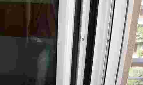 Τοποθέτηση αντικρίσματος στο πίσω μέρος του δεύτερου φύλλου