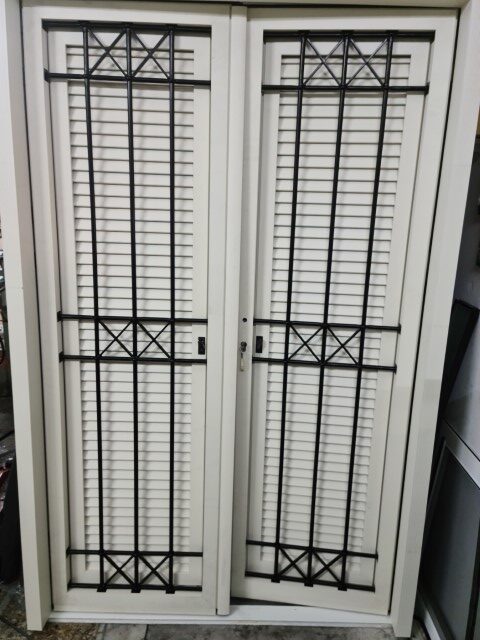 Ποια εξώφυλλα είναι πιο ασφαλή τα ρολά ή τα πατζούρια ,