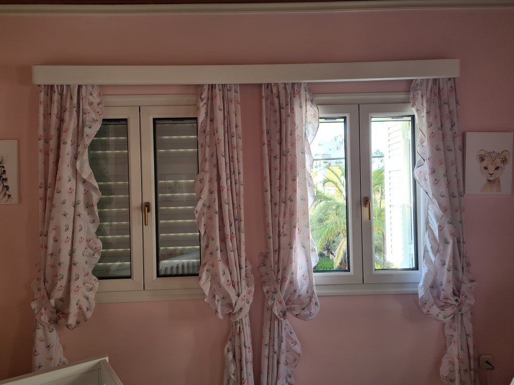 Αντικατάσταση ξύλινων κουφωμάτων με πατζούρι με νέα ενεργειακά κουφώματα αλουμινίου 