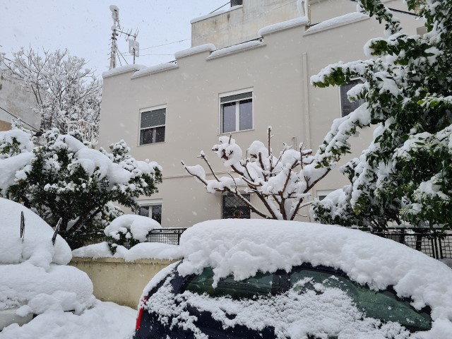 ατί γίνεται υγροποίηση και ιδρώνουν τα κουφώματα (κουφώματα που στάζουν νερά) ;