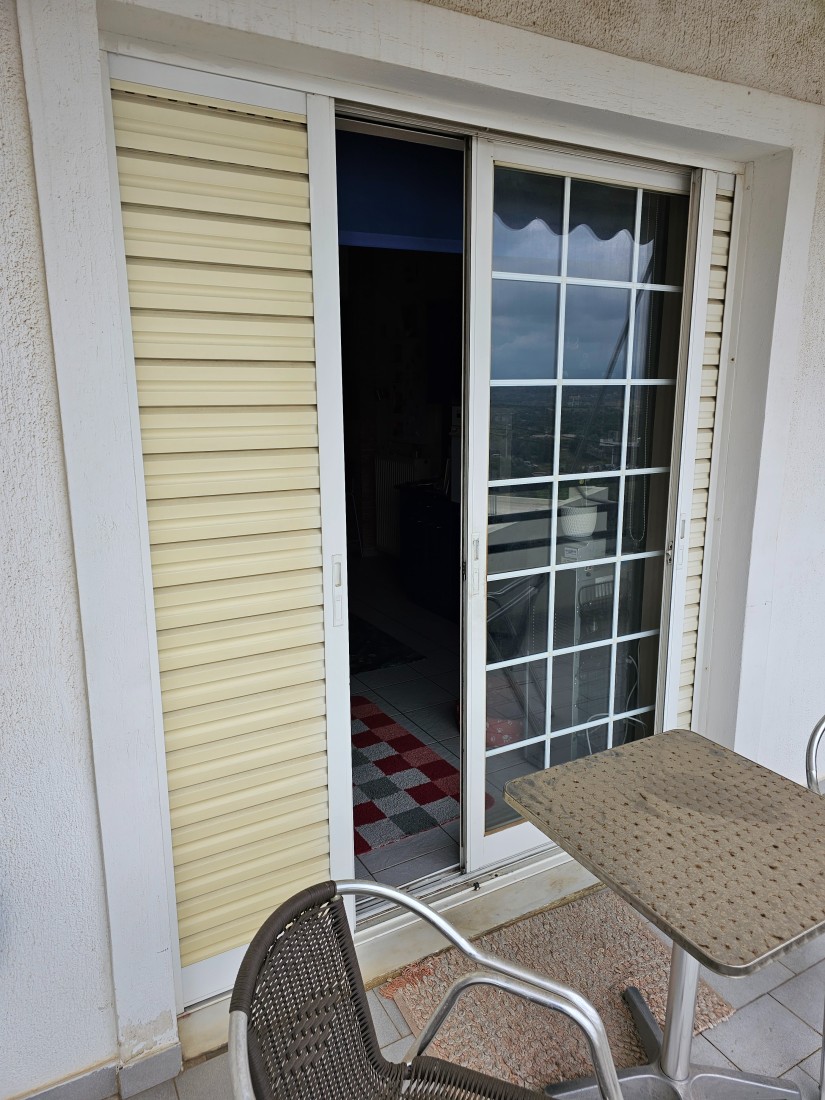 κιτρινα pvc κουφωματα