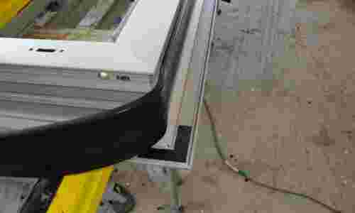 Περιμετρικό λάστιχο θερμοδιακοπής στα ενεργειακά κουφώματα αλουμινίου για την αποφυγή θερμογέφυρας