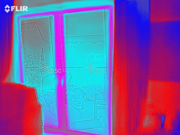 Πως να μειώσετε το κρύο που μπάζει από τα κουφώματα_ανοιχτα πατζουρια