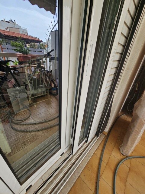 Συρόμενα χωνευτά κουφώματα και πώς μπορούμε να αυξήσουμε δραστικά την ηχομόνωσή τους