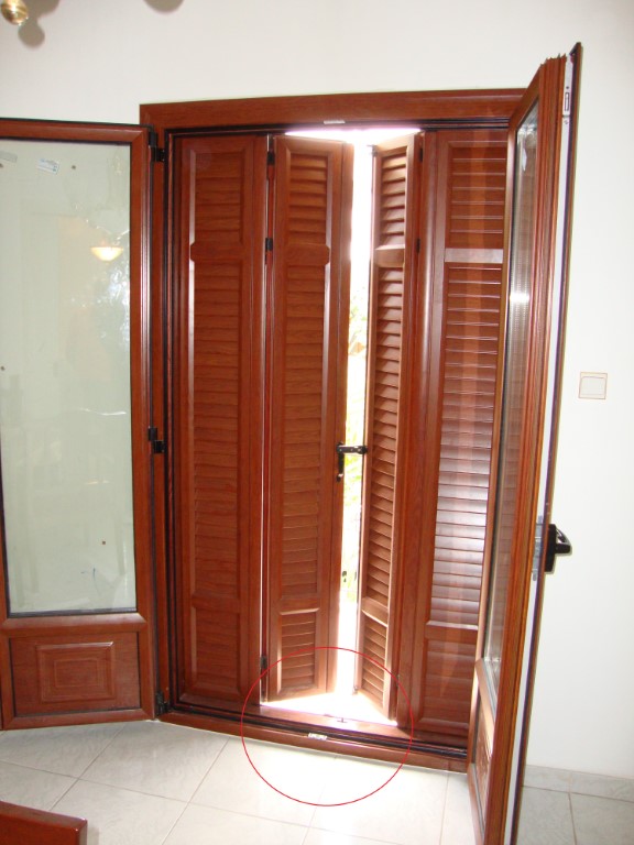 συρόμενα ή ανοιγόμενα κουφώματα ψηλο κατωκασι (Medium)