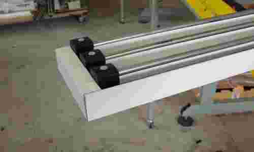 Σφράγιση οδηγών συρόμενων χωνευτών κουφωμάτων για αποφυγή υγρασίας – μούχλας